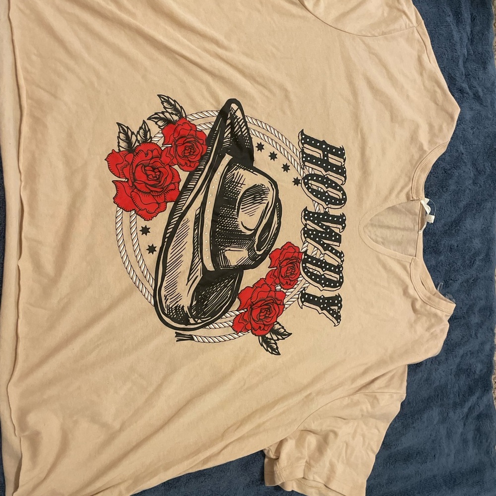 Howdy Graphic Tee with Cowboy Hat and Roses
